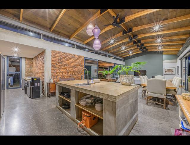 4 BEDROOM HOUSE FOR SALE IN SHEFFIELD BEACH